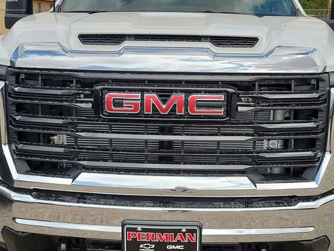 New 2026 GMC Sierra 3500 Pro w/ Fleet Convenience Package image 9