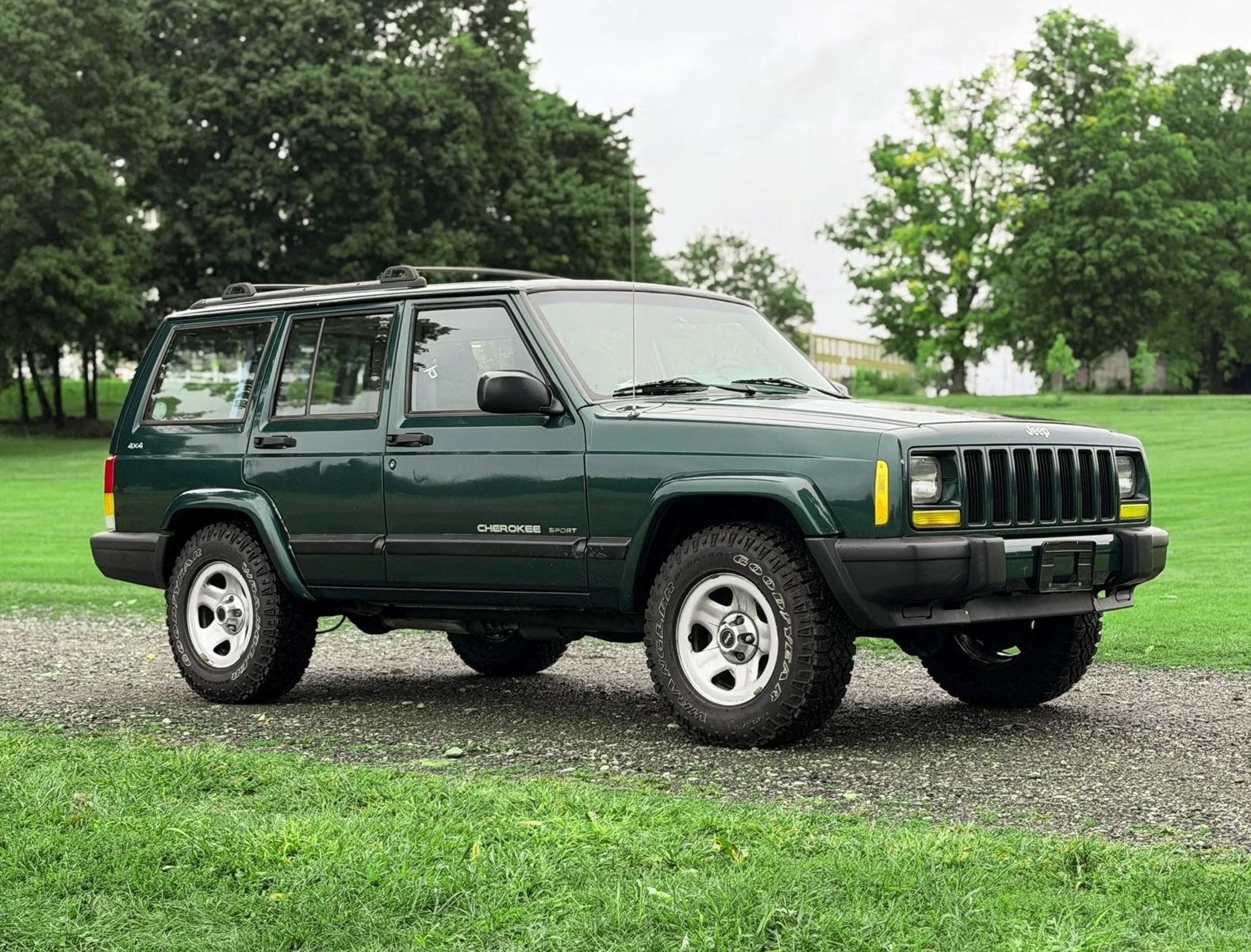 Used 1999 Jeep Cherokee 4WD 4-Door image 3