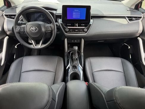 Used 2024 Toyota Corolla Cross XLE w/ Convenience Package FWD image 11