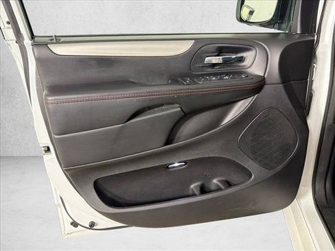 Used 2017 Dodge Grand Caravan GT FWD image 10