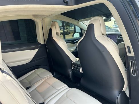 Used 2017 Tesla Model X 100D image 34