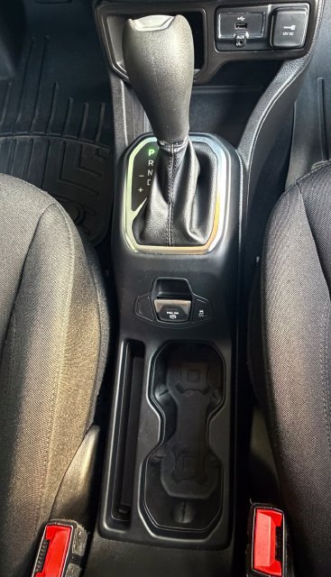 Used 2020 Jeep Renegade Sport FWD image 32
