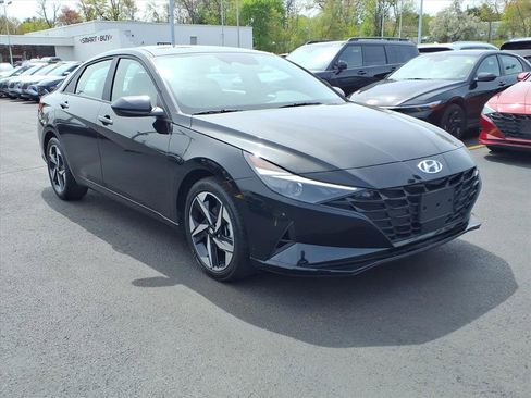Used 2023 Hyundai Elantra SEL w/ Convenience Package FWD image 3