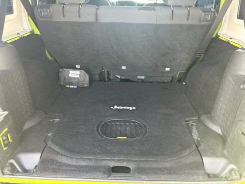 Used 2016 Jeep Wrangler Unlimited Rubicon w/ Connectivity Group image 17