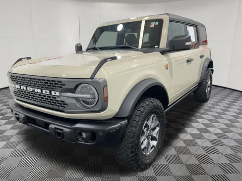 Used 2025 Ford Bronco Badlands AWD/4WD image 3