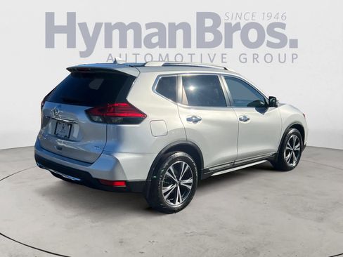 Used 2017 Nissan Rogue SL w/ SL Premium Package image 3
