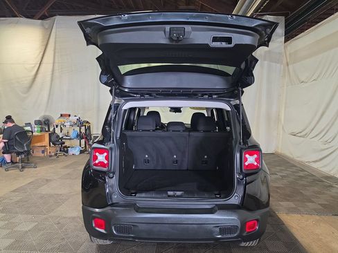 Used 2023 Jeep Renegade Latitude AWD/4WD image 20