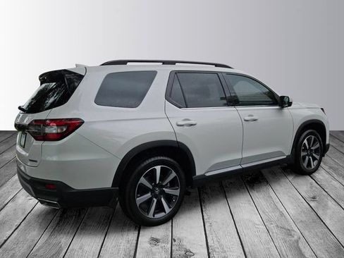 Used 2025 Honda Pilot Touring image 5