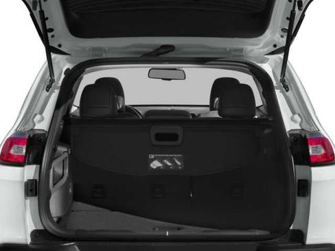 Used 2017 Jeep Cherokee Trailhawk w/ Comfort/Convenience Group image 12