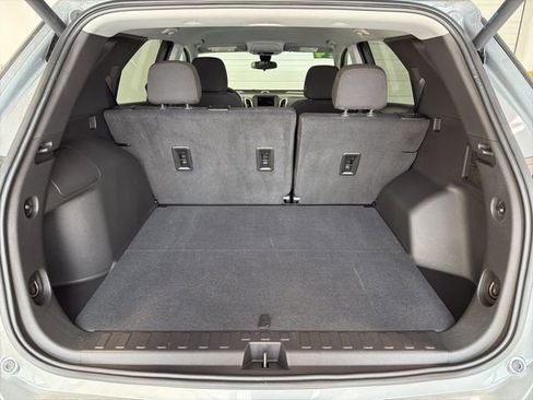 Used 2024 Chevrolet Equinox LT FWD image 28