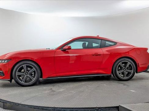 Used 2024 Ford Mustang Coupe image 3