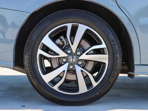 Certified 2024 Honda Odyssey Touring image 10