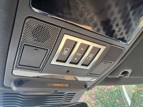 Certified 2025 Land Rover Discovery Dynamic SE image 35