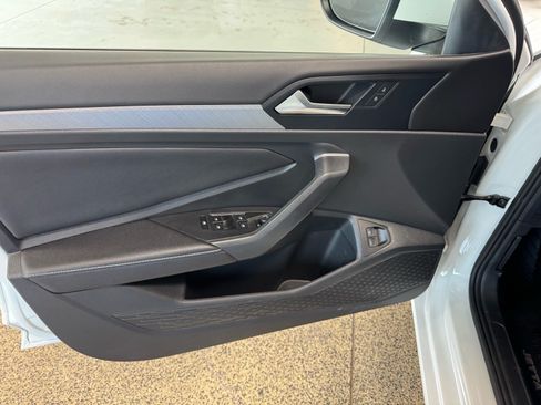 Used 2024 Volkswagen Jetta SE w/ Panoramic Sunroof Package FWD image 18