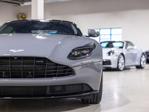 Used 2019 Aston Martin DB11 AMR image 21