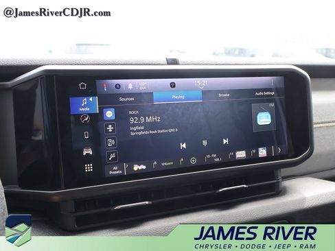 Used 2024 Jeep Gladiator Sport AWD/4WD image 31