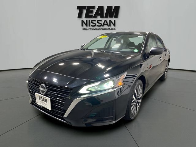Certified 2024 Nissan Altima 2.5 SV AWD/4WD image 3