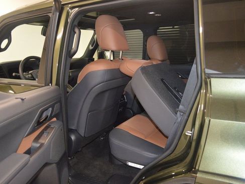 Used 2024 Lexus GX 550 w/ Accessory Package (Z1) image 38