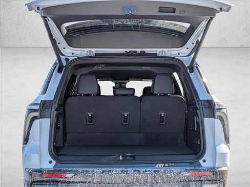 New 2026 Chevrolet Traverse RS w/ LPO, Floor Liner Package image 19