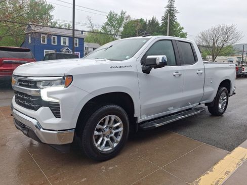 Used 2025 Chevrolet Silverado 1500 LT w/ Safety Package AWD/4WD image 3