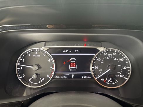 Used 2025 Nissan Pathfinder SV image 14