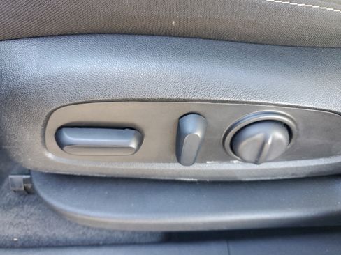 Used 2023 GMC Terrain SLE w/ Driver Convenience Package image 18