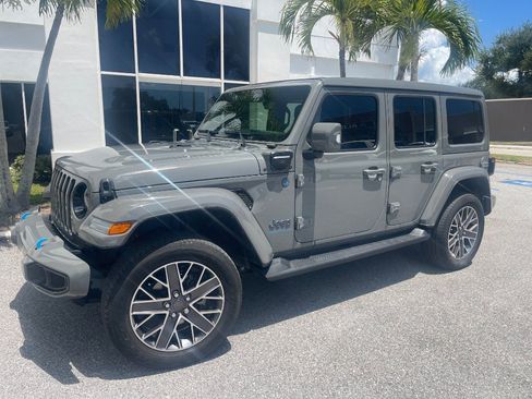 Used 2023 Jeep Wrangler Unlimited Sahara AWD/4WD image 29