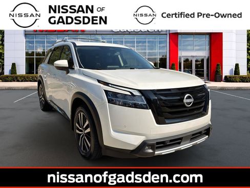 Certified 2024 Nissan Pathfinder Platinum w/ Black Appearance Package AWD/4WD image 1
