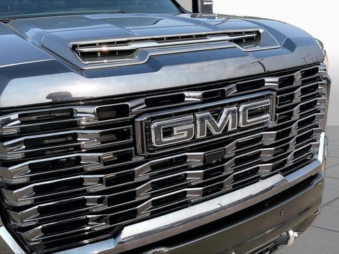 Used 2024 GMC Sierra 2500 Denali Ultimate AWD/4WD image 59