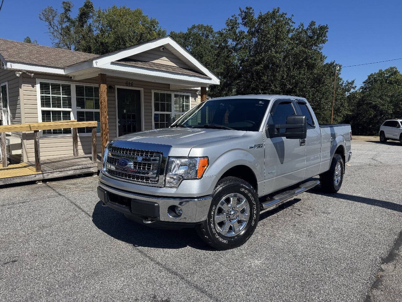 Used 2014 Ford F150 XLT w/ Equipment Group 302A Luxury AWD/4WD image 2