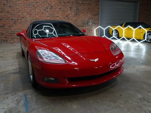 Used 2006 Chevrolet Corvette Convertible w/ Preferred Equipment Group image 4