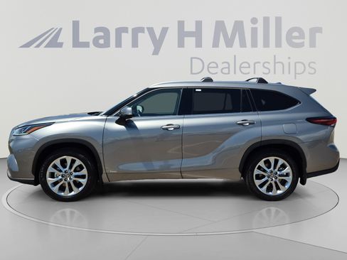 Certified 2026 Toyota Highlander Limited AWD/4WD image 2