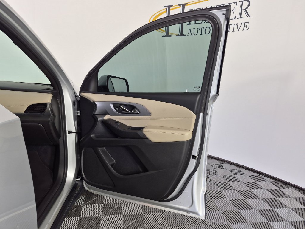 Certified 2022 Chevrolet Traverse LT FWD image 35