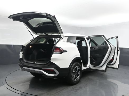 Used 2023 Kia Sportage LX AWD/4WD image 31