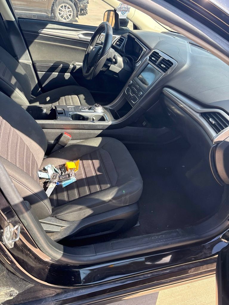 Used 2020 Ford Fusion SE FWD image 14