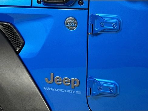 Used 2023 Jeep Wrangler Unlimited AWD/4WD image 9