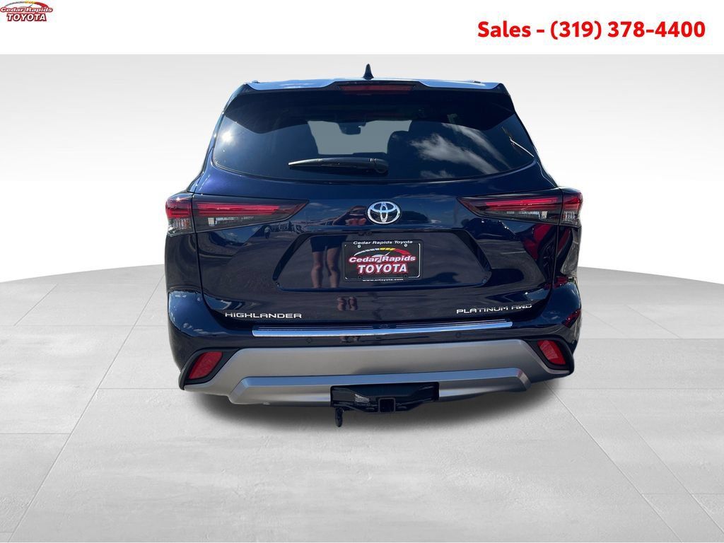 New 2026 Toyota Highlander Platinum AWD/4WD image 4