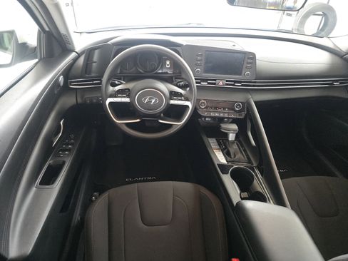 Used 2023 Hyundai Elantra Blue image 14