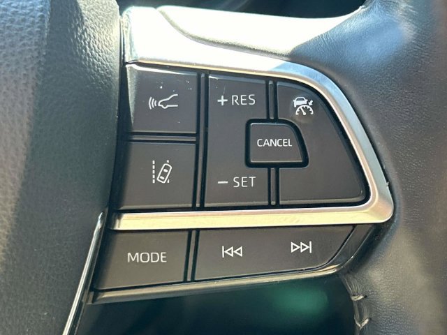 Used 2021 Toyota Highlander XLE FWD image 32