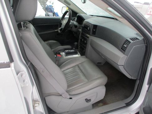 Used 2007 Jeep Grand Cherokee Laredo image 8