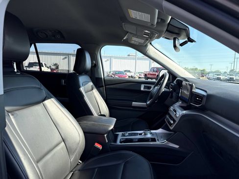 Used 2024 Ford Explorer XLT w/ Equipment Group 202A AWD/4WD image 16