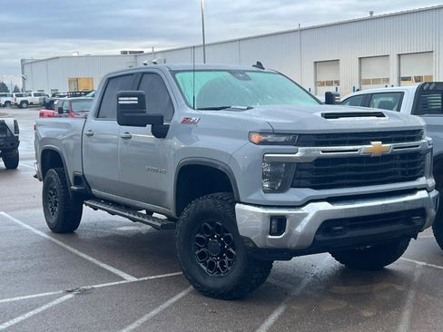 Used 2024 Chevrolet Silverado 3500 LT w/ Convenience Package image 2