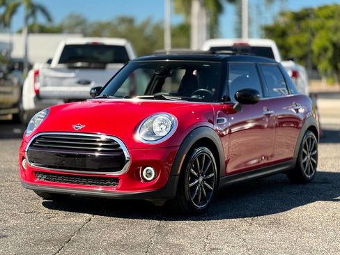 Used 2021 MINI Cooper 4-Door Hardtop image 1