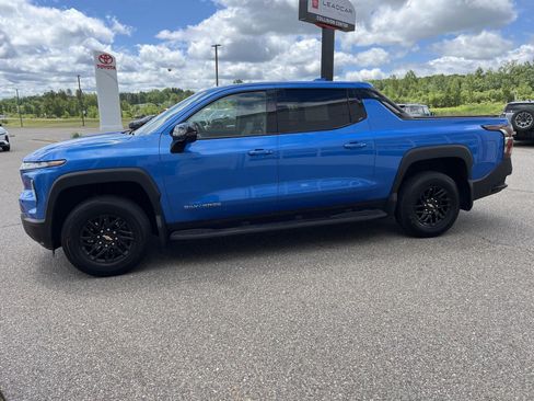 Used 2025 Chevrolet Silverado EV LT AWD/4WD image 6