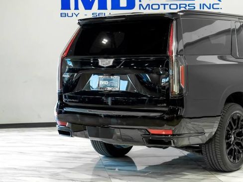 Used 2022 Cadillac Escalade ESV Sport Platinum w/ Heavy-Duty Trailer Package AWD/4WD image 13