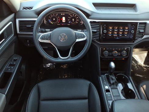 Certified 2023 Volkswagen Atlas SE w/ Black Wheel Package image 26