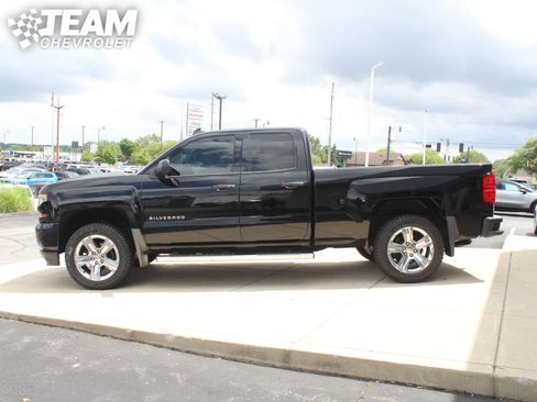 Used 2018 Chevrolet Silverado 1500 Custom w/ Custom Convenience Package AWD/4WD image 7