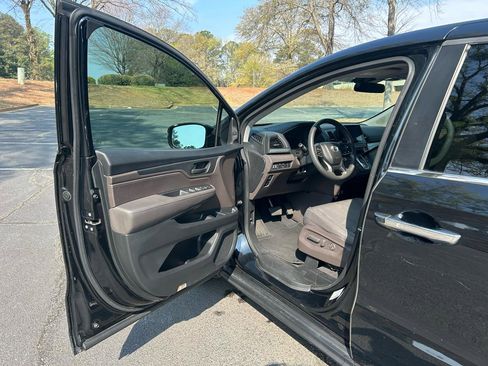 Used 2018 Honda Odyssey EX image 11