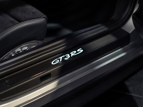 Used 2019 Porsche 911 GT3 RS RWD image 9