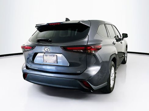 Used 2024 Toyota Highlander LE image 9